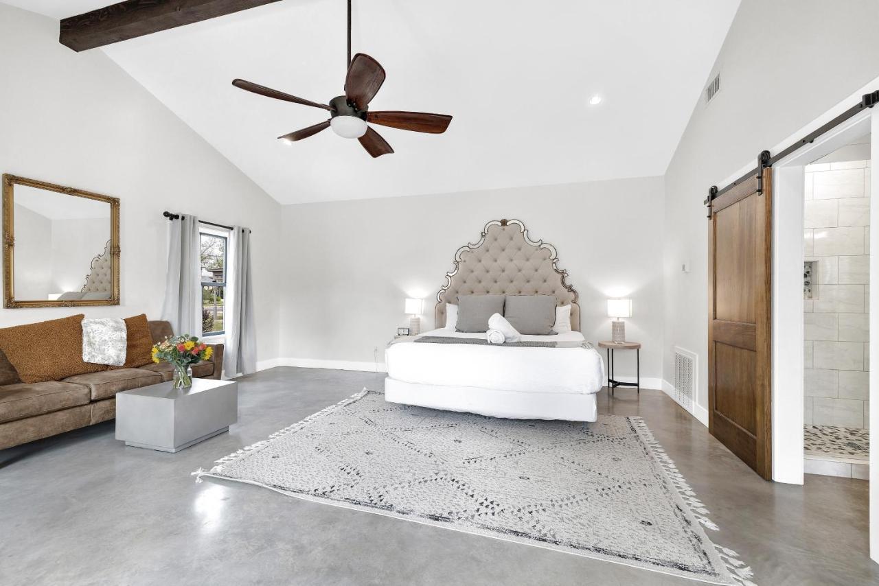 Schubert Inn Cottage - Pool - Walk To Main St فريدريكسبيرغ المظهر الخارجي الصورة