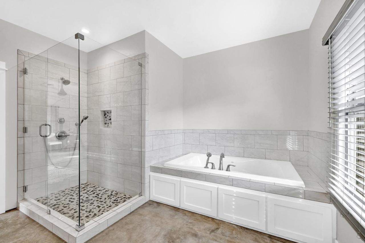 Schubert Inn Cottage - Pool - Walk To Main St فريدريكسبيرغ المظهر الخارجي الصورة